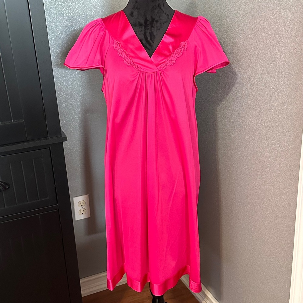 Vintage Vanity Fair Nightgown Medium Pink Nightgown Loungewear Slip Dress USA